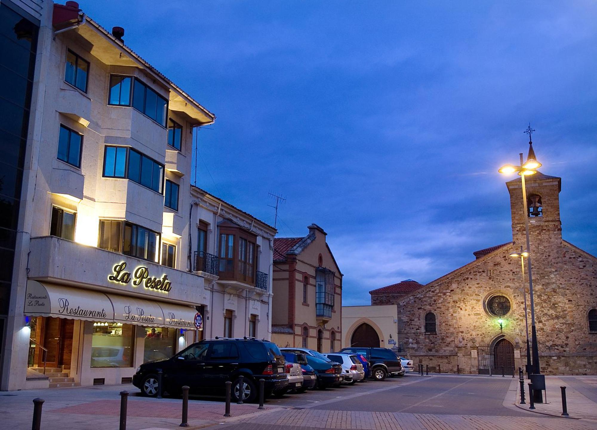 Hotel Restaurante La Peseta Асторга Экстерьер фото