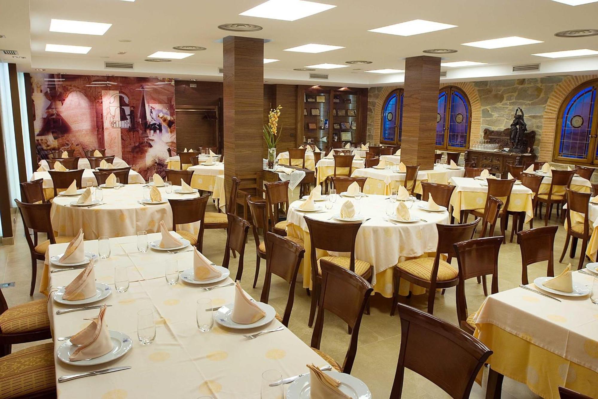 Hotel Restaurante La Peseta Асторга Экстерьер фото
