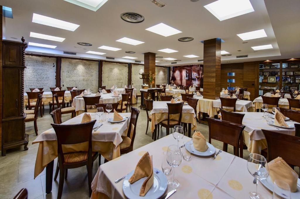 Hotel Restaurante La Peseta Асторга Экстерьер фото